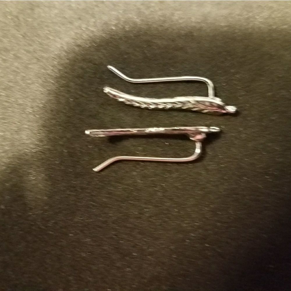 Ladder type Leaf Earrings - Picture 4 of 4